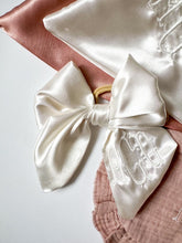 Load image into Gallery viewer, Monogrammed Embroidered Bow
